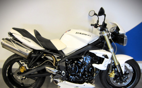 TRIUMPH STREET TRIPLE 675