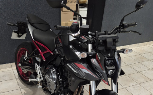 SUZUKI GSX-8S A2