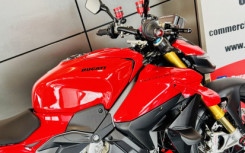 DUCATI STREETFIGHTER V4S NOMBREUSES OPTIONS