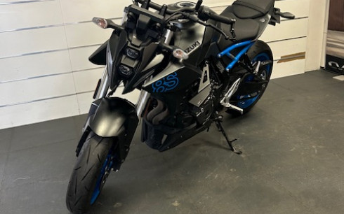 SUZUKI GSX-8S A2
