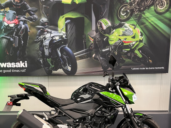 KAWASAKI Z400