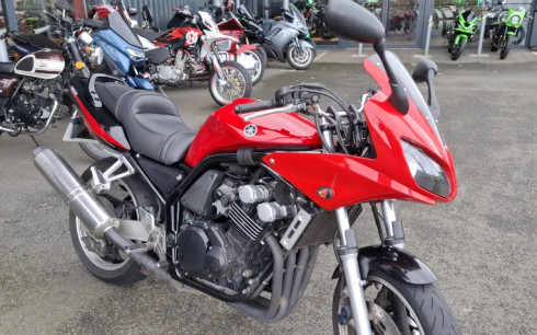 YAMAHA FZS FAZER 600