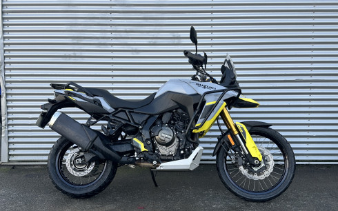 SUZUKI DL V-STROM 800DE 1ERE MAIN 