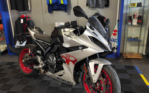 SUZUKI GSX-8R