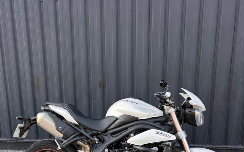 TRIUMPH SPEED TRIPLE 1050 / SPEEDTRIPLE