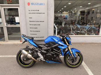 SUZUKI GSR 750