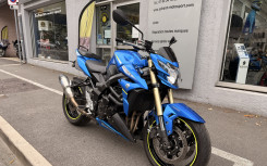 SUZUKI GSR 750
