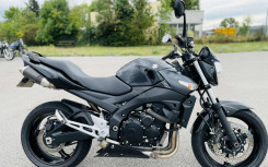 SUZUKI GSR 600