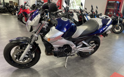 SUZUKI GSR 600