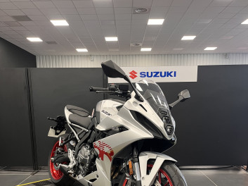 SUZUKI GSX-8R