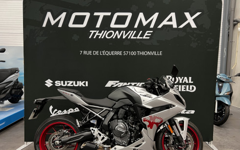 SUZUKI GSX-8R