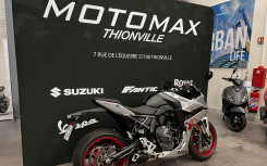 SUZUKI GSX-8R