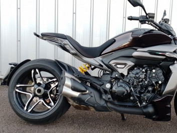 DUCATI X DIAVEL V4