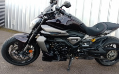 DUCATI X DIAVEL V4