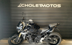 SUZUKI GSR 750