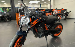 KTM 890 DUKE R