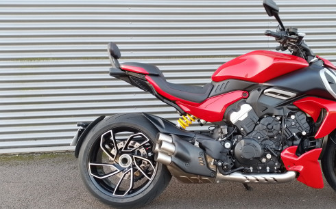 DUCATI DIAVEL V4