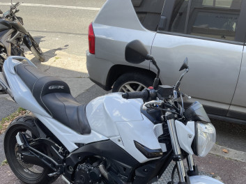 SUZUKI GSR 600