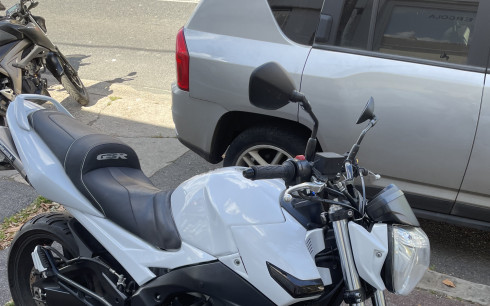 SUZUKI GSR 600