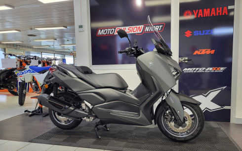 YAMAHA XMAX 300 2025 TECH KAMO | 300KMS | 89€/MOIS