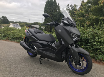 YAMAHA XMAX 300
