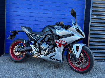 SUZUKI GSX-8R