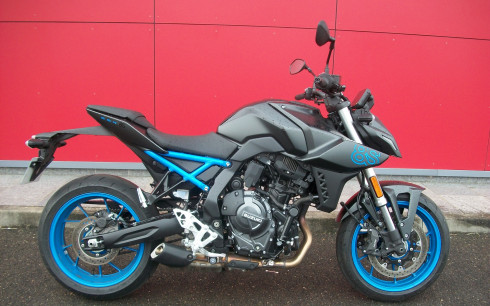 SUZUKI GSX-8S A2