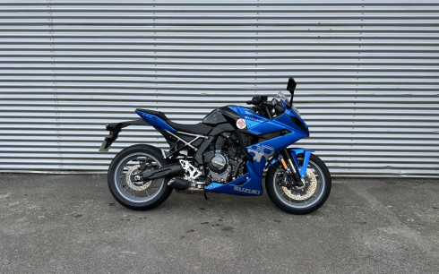 SUZUKI GSX-8R A2 1ERE MAIN 