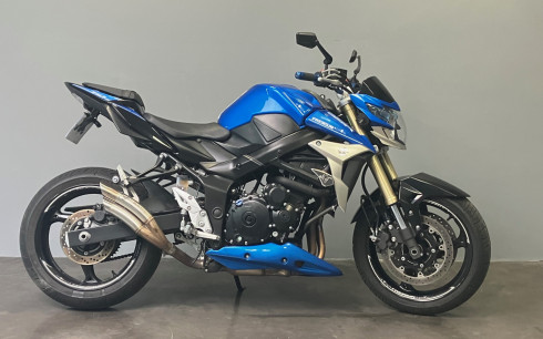 SUZUKI 750 GSR EDITION FREEGUN  /  DSN MOTOS 40