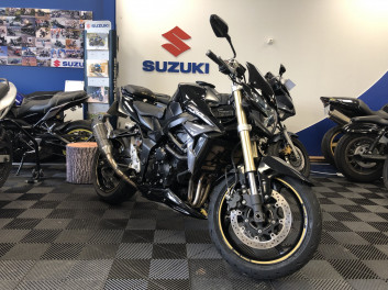 SUZUKI GSR 750