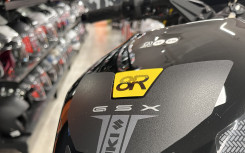 SUZUKI GSX-8R