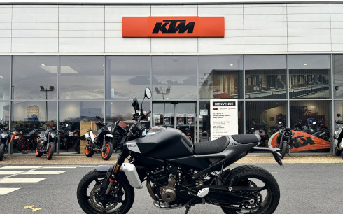 HUSQVARNA SVARTPILEN 801