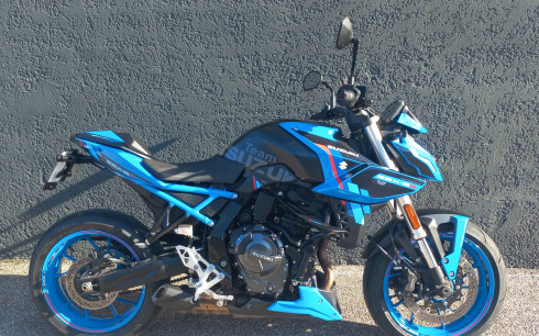 SUZUKI GSX-8S